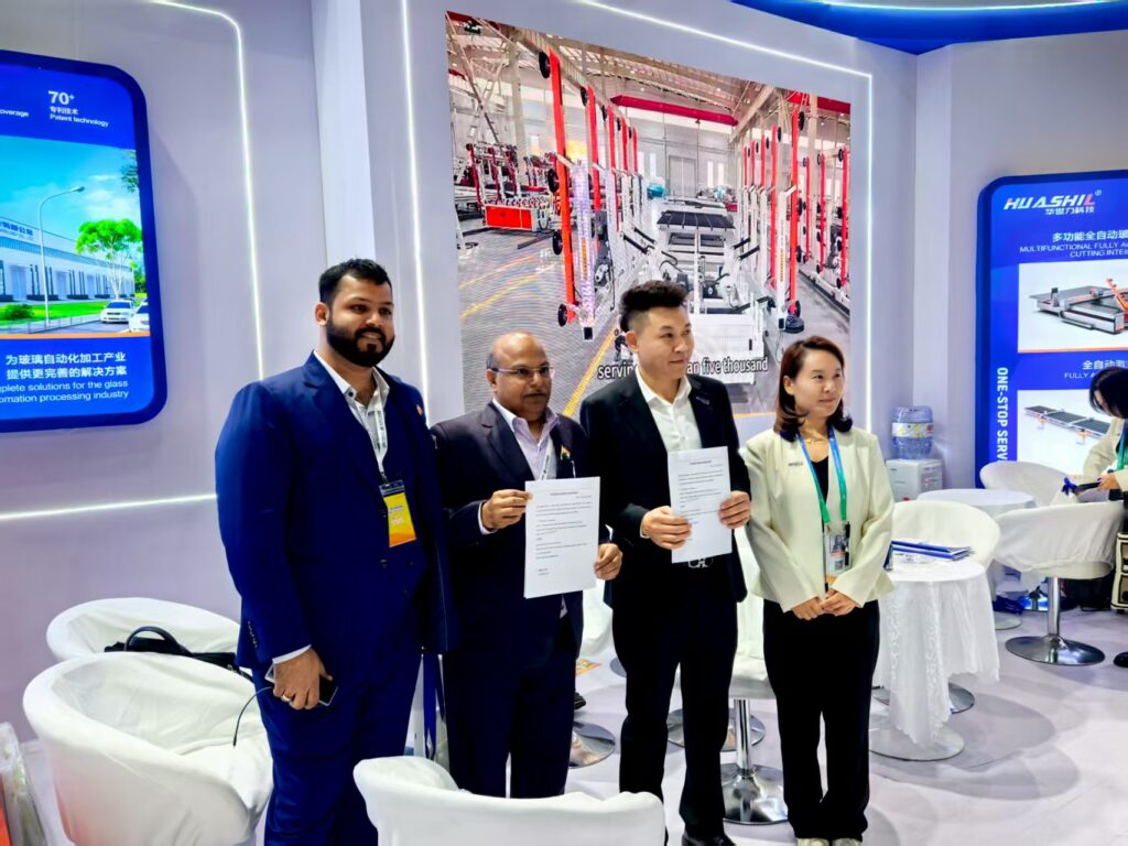 Huashil Glass Cutting Machines  authorized sellers Na Na with a certidficate